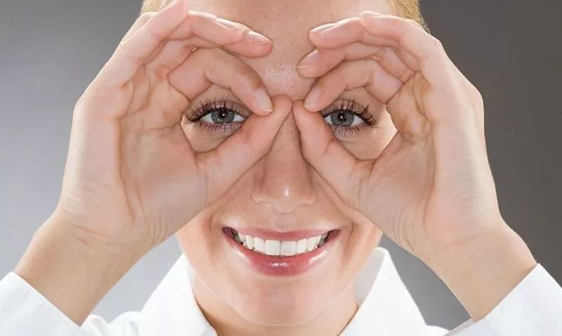 口语 · 打卡 | 那画面太美,我不敢看用英语怎