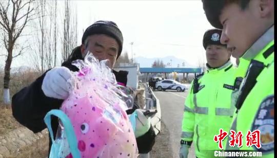 佩奇爷爷“闯”高速？李玉宝演绎《啥是佩奇之路囧》