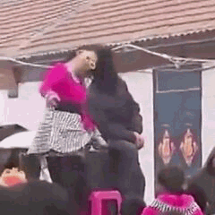 小两口去饭店找刺激 !每日轻松一刻3月2日晚间版