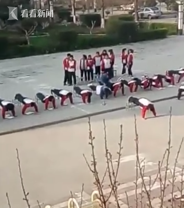 视频|老师罚不守纪律同学做俯卧撑 并数次击打