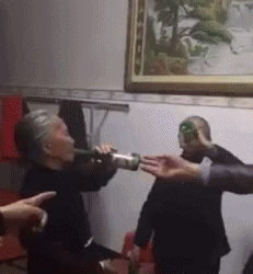 老铁，为什么要叫醒我？让我快活一下不好吗？