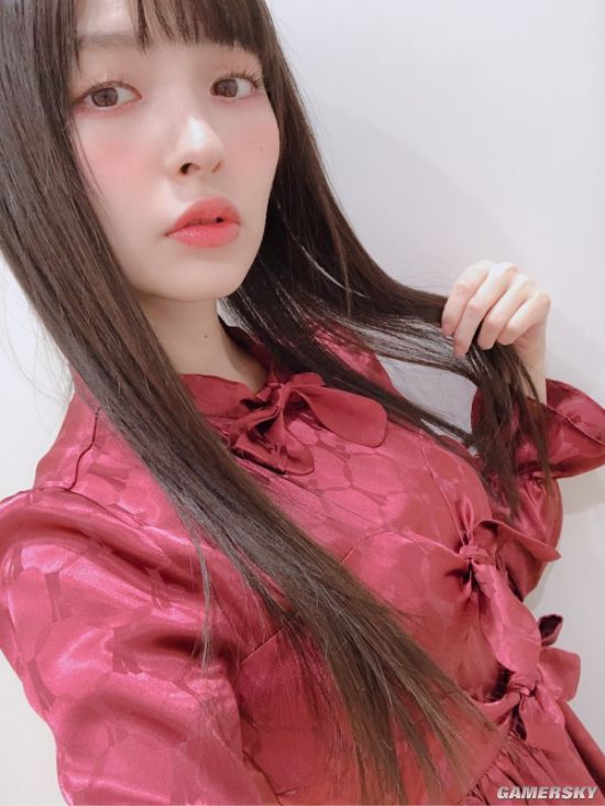 每周一堇:政委这身价值2600 春色清爽小清新