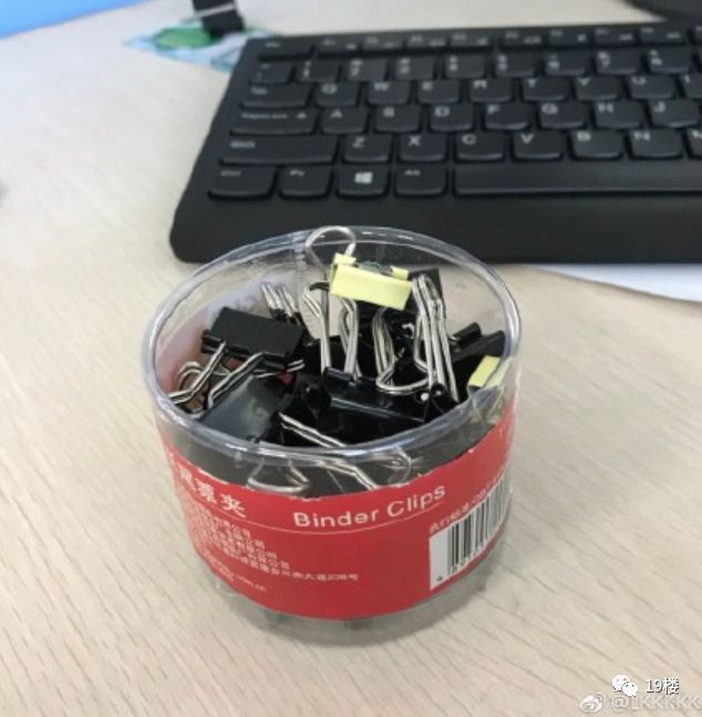 有人晒包包,网友纷纷亮出同款:这是我离时尚圈最近的一次了