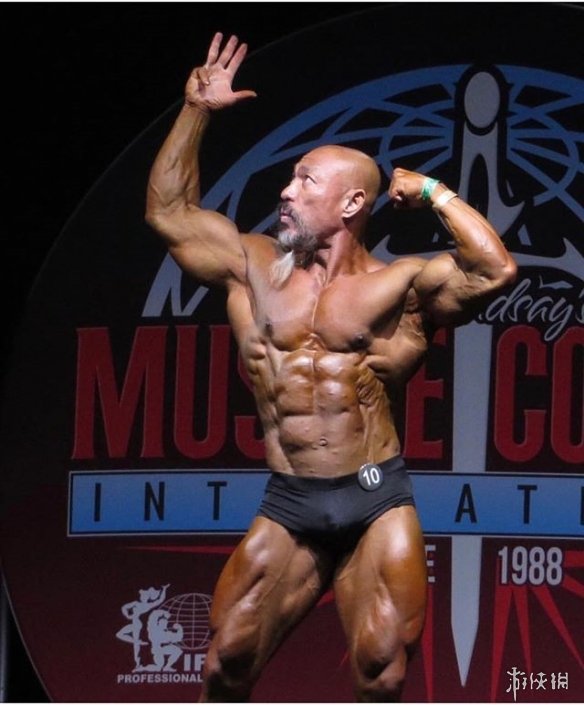 现实中的“龟仙人” 越南健身教练年过半百满身肌肉