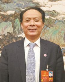 建立健全扶贫保险+风险基金机制