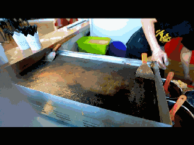 吃这家烤冷面竟然要排队!加了榴莲和芝士的豪