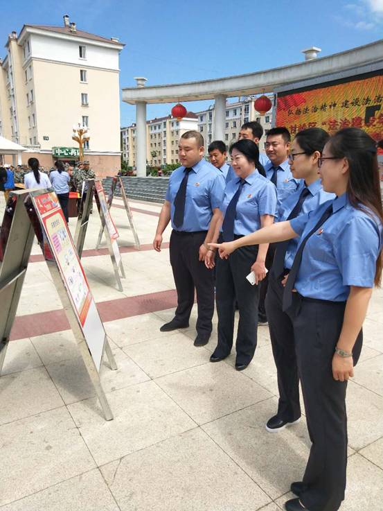 伊春市在“法治建设年”宣传周开展反邪教宣传