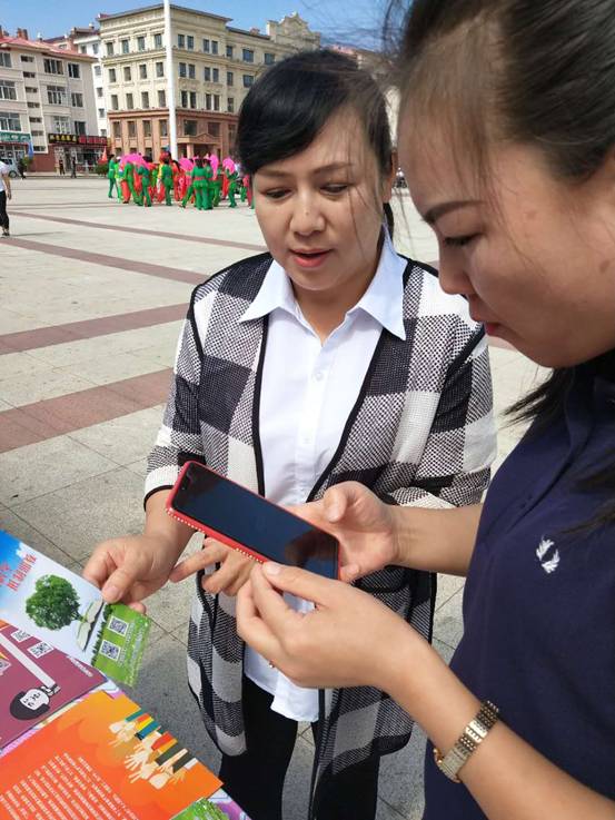 伊春市在“法治建设年”宣传周开展反邪教宣传