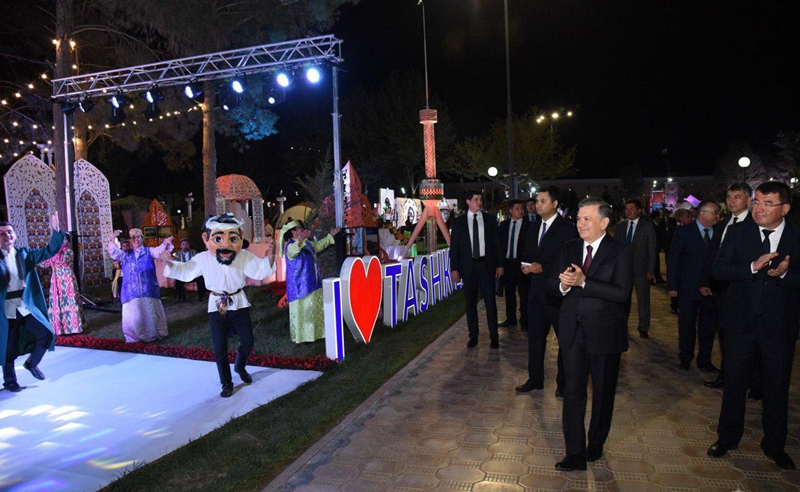 乌兹别克斯坦举办首届国际民间口头说唱艺术节 “陕北说书”艺人代表中国参演受关注