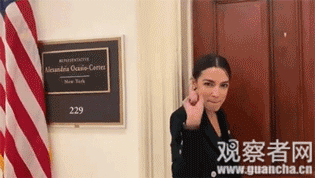 8年前热舞遭批 美国女议员发办公室跳舞视频回怼