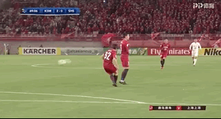 gif-等待救世主!武磊禁区内射门打中立柱