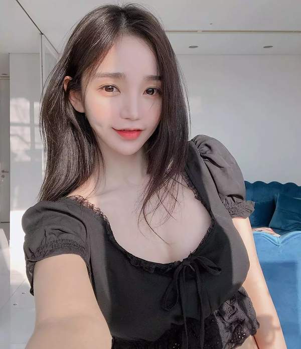 韩国模特金度妍新福利美照 小姐姐身穿吊带裙气质非凡