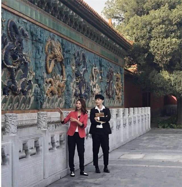 邓伦新综艺《故宫》未播先火，蔡少芬现身拍摄，杨紫也受邀请？