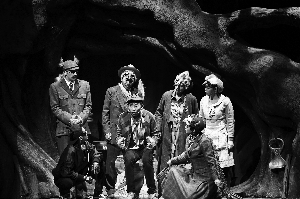 英国儿童剧《跷跷板树》“不想看他们没有家”