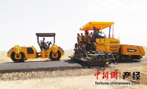 资料图：成套道路机械设备建功埃塞俄比亚道路建设。