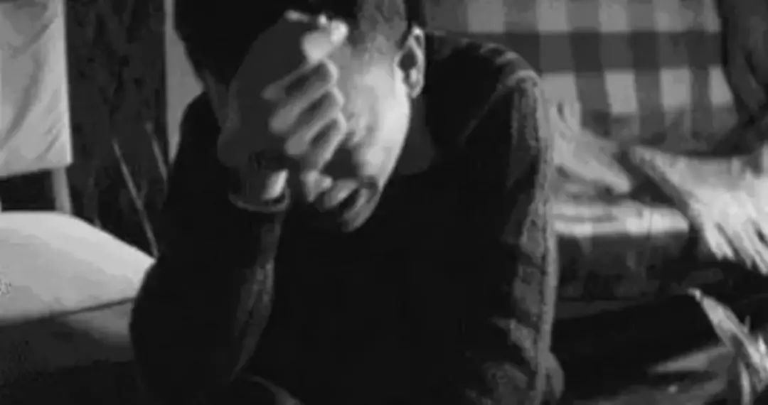 孩子对不起，放下工作养不起你，拿起工作陪不了你！看哭