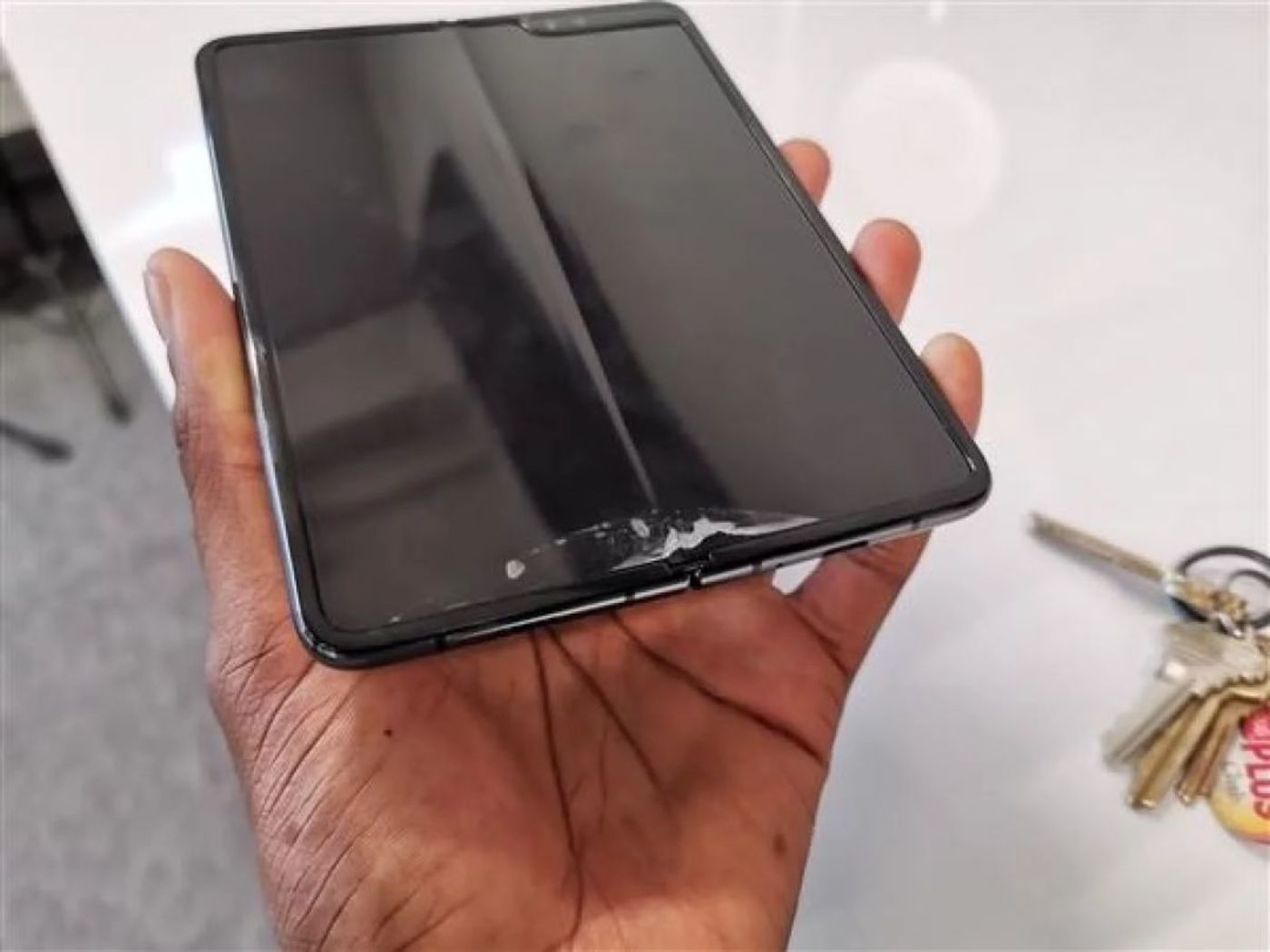 三星折叠屏手机深陷事故门,华为Mate X可以幸免于难吗?