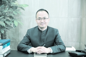 三爱富董事长_董事长办公室图片(3)