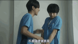 出于内心对生命的尊重,会不顾一切抢救病人。