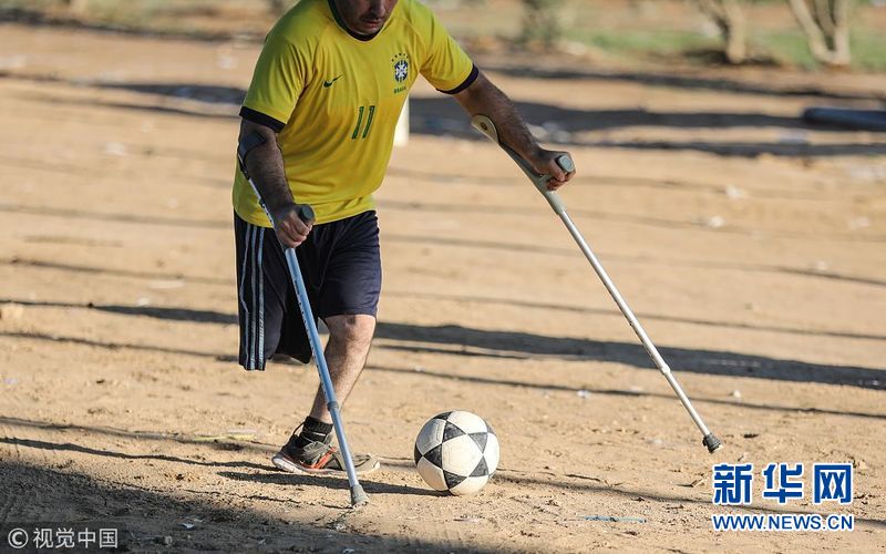 巴勒斯坦残疾人士举行足球比赛庆祝世界杯到来