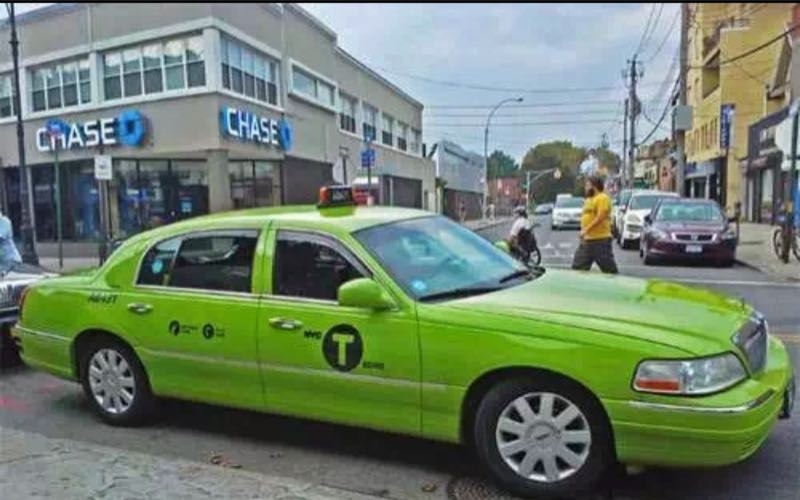 紐約少數出租車外觀爲綠色,該類顏色出租車不能到機場載客。圖片來源/中國駐紐約總領館微信公告截圖