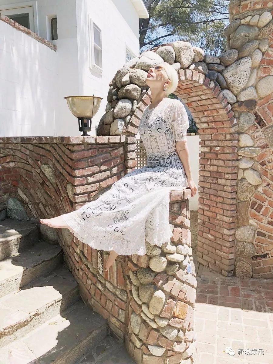 不懂时尚 | 这是要起飞？但她真是肉眼可见的美了好多！