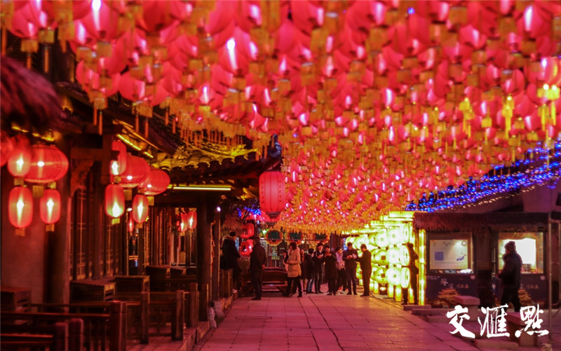 新春走基层丨 句容宝华山民俗花灯会亮灯 流