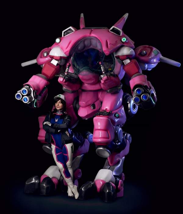 毛妹硬核COS《守望先锋》D.va 机甲1:1还原,还能驾驶