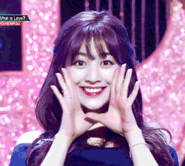 这个飞吻也是拉响了粉丝心中的心空警报器!