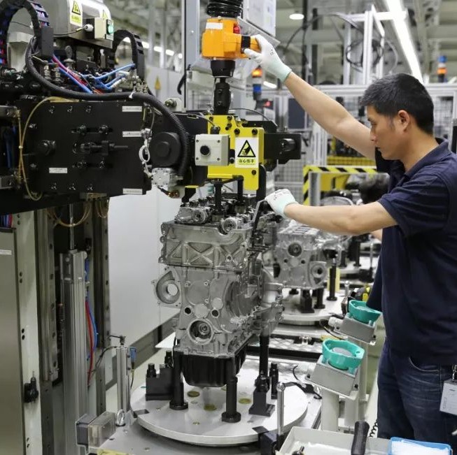 把宝马工厂搬到中国了？1.6T发动机原来是这么生产的？