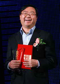 彭小峰也曾获得诸多奖项，不过如今已成为“红通”人员。 视觉中国