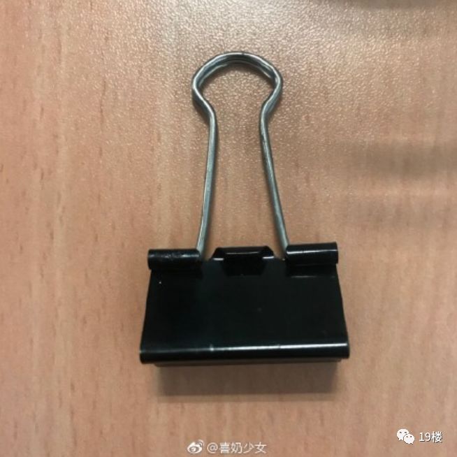 有人晒包包,网友纷纷亮出同款:这是我离时尚圈最近的一次了