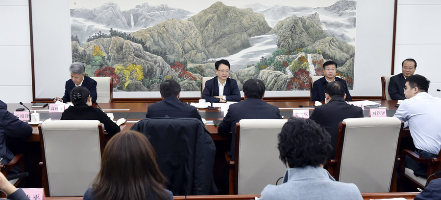 遵守人口基本国策_...育与保护环境的基本国策