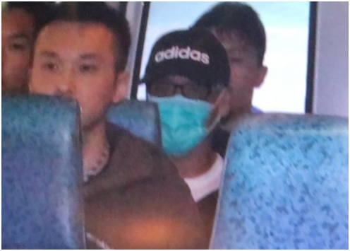 “东网”报道称,戴口罩的男子疑似是季炳雄。(图片来源:香港“东网”)