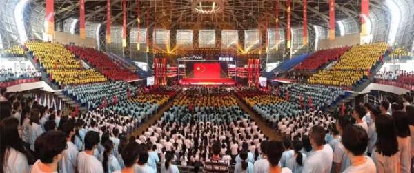 开学典礼现场。南京日报 图