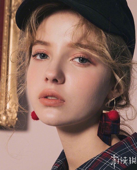 俄罗斯禁欲系颜值嫩模 仙女长相360度无死角般甜美