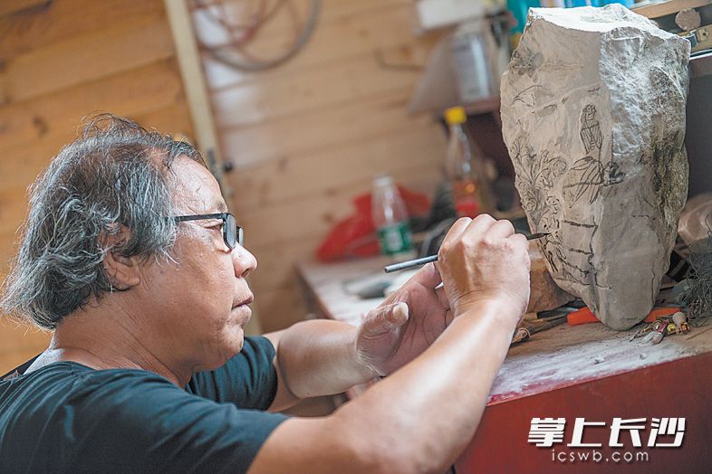 曹明珠入选第五批国家级非遗传承人名单,一生