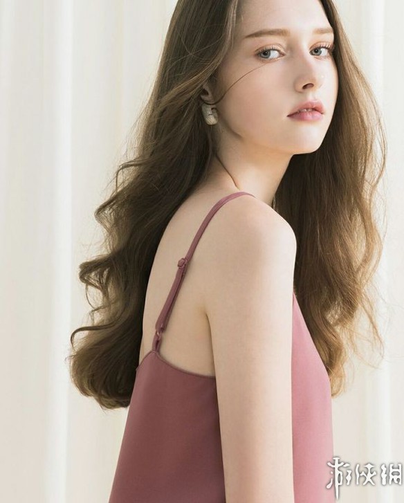 俄罗斯禁欲系颜值嫩模 仙女长相360度无死角般甜美