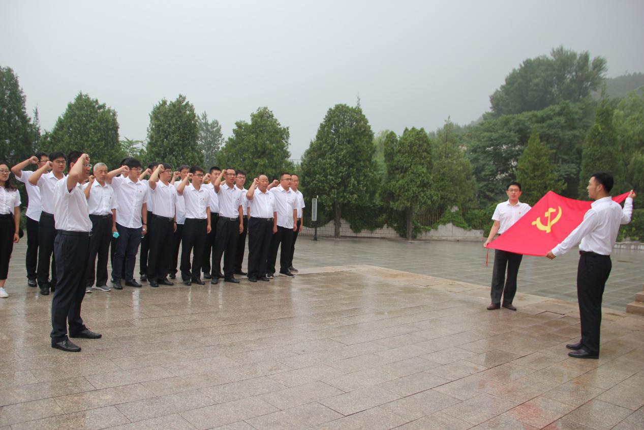 中建八局北京公司党总支部开展主题党日活动