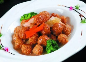 美食推荐:红烧藕丸,麦香红烧肉,芹菜炒蘑菇制作方法