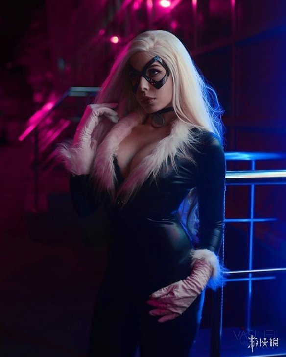 超美女体但丁 维吉尔!俄妹Cos《鬼泣》系列女主!