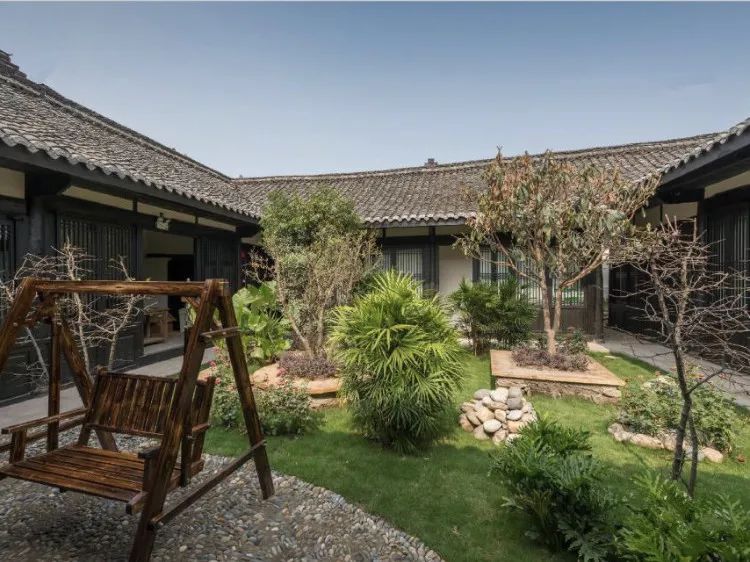 羡慕国外网红民宿?成都周边的悬崖酒店,你怕是