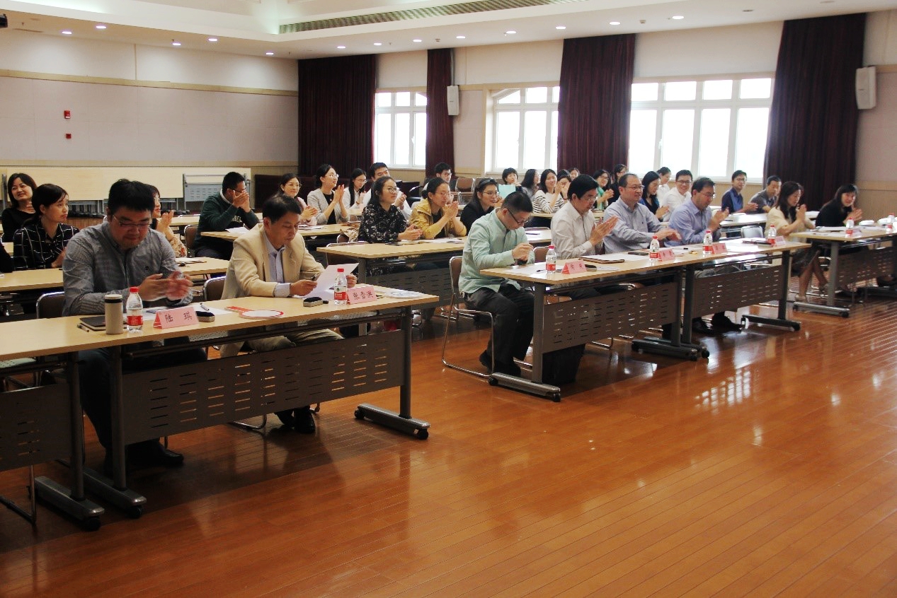 控制人口增长英文_印度控制人口增长图片