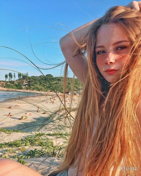 精灵在人间!19岁巴西萝莉颜主播小姐姐皮肤白皙 身材火辣!