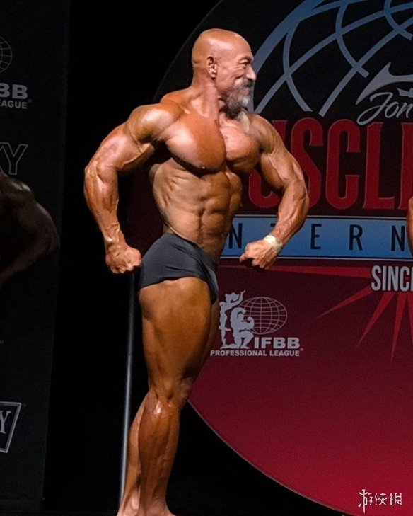 现实中的“龟仙人” 越南健身教练年过半百满身肌肉