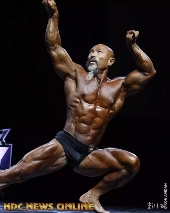 现实中的“龟仙人” 越南健身教练年过半百满身肌肉