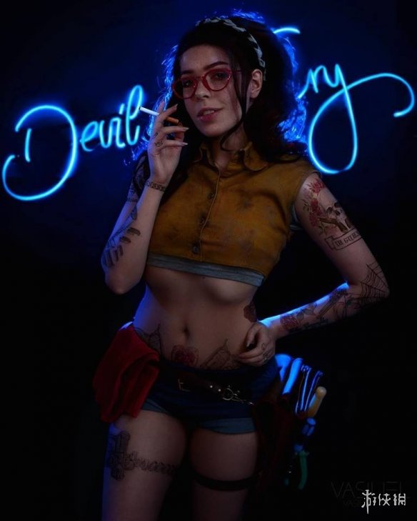 超美女体但丁 维吉尔!俄妹Cos《鬼泣》系列女主!