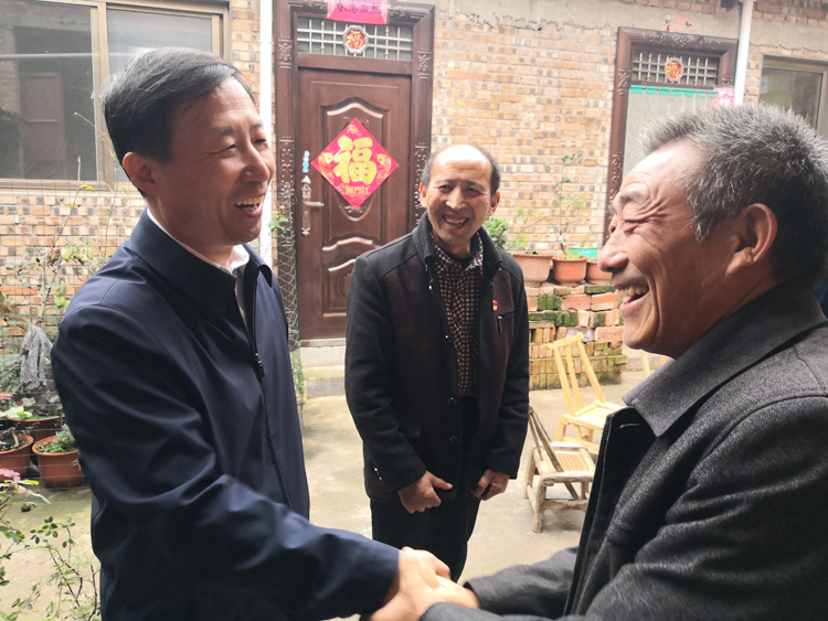 大丰收app官网网址,乐福你行了!就为了摘掉“废材”的帽子,硬是顶替了詹姆斯的位置