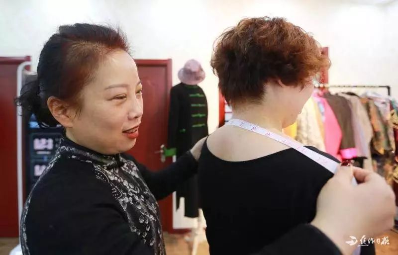【关注】巧手裁出美人衣！焦作这位女裁缝让人一见倾心！