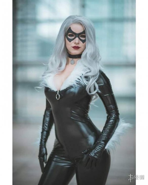 国外美女Cos《漫威蜘蛛侠》黑猫 紧身皮衣性